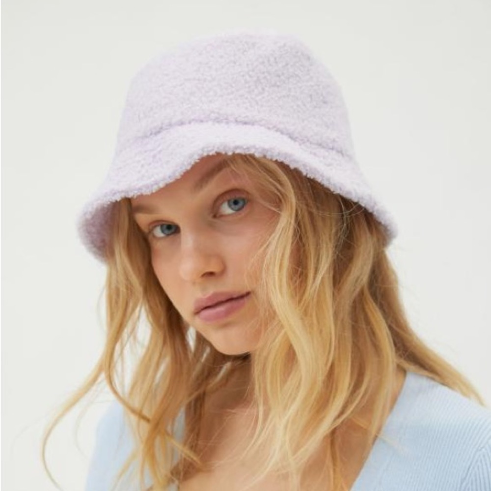 💟New urban Outfitters bucket hat in lilac color